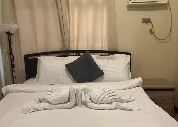 Bay Sunset With Balcony, Fast Wifi, Netflix, Pool, Gym & Sauna, Near Moa, Naia, Picc & Star City, Wfh Ready Apartment