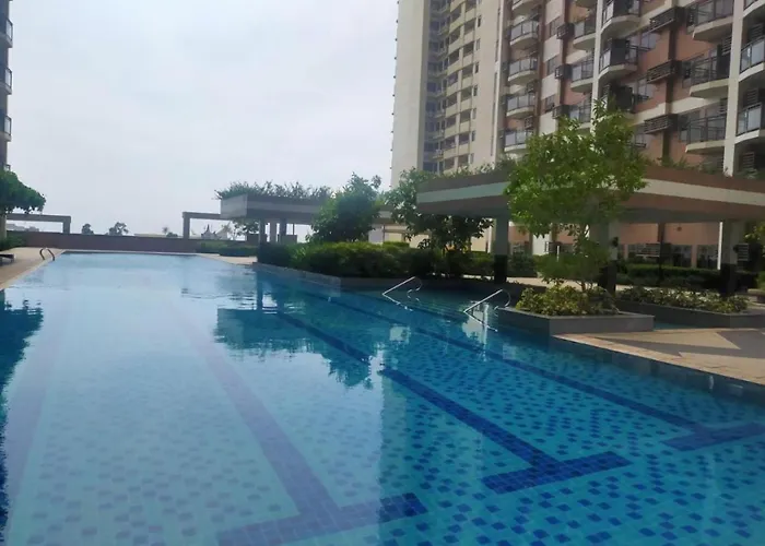 Sunset View With Balcony At The Radiance Bay, With Fast Wifi, Netflix, Pool, & Sauna, Near Moa, Naia, Picc & Star City, Wfh Ready - Pet Friendly Apartamento