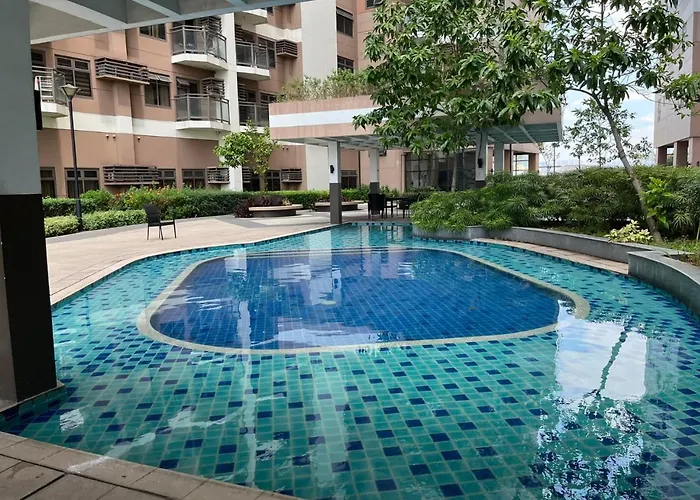 Apartment Bay Sunset With Balcony, Fast Wifi, Netflix, Pool, Gym & Sauna, Near Moa, Naia, Picc & Star City, Wfh Ready