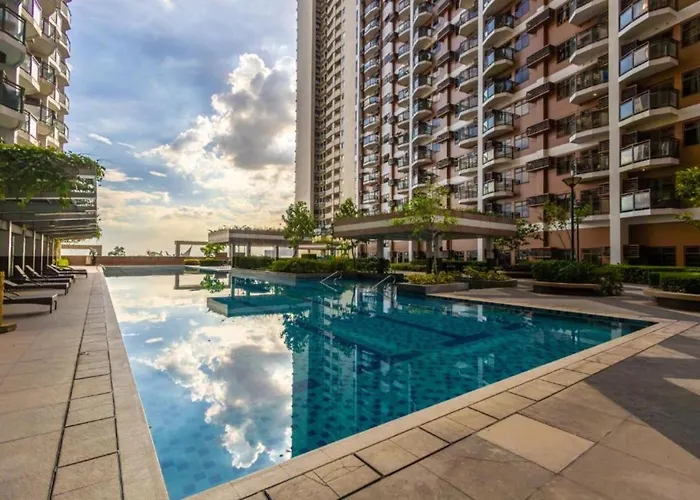 Sunset View With Balcony At The Radiance Bay, With Fast Wifi, Netflix, Pool, & Sauna, Near Moa, Naia, Picc & Star City, Wfh Ready - Pet Friendly * Manila
