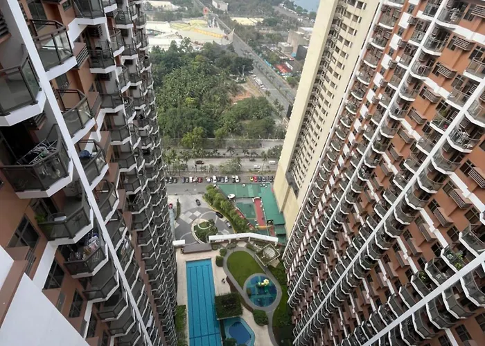 Sunset View With Balcony At The Radiance Bay, With Fast Wifi, Netflix, Pool, & Sauna, Near Moa, Naia, Picc & Star City, Wfh Ready - Pet Friendly Apartamento