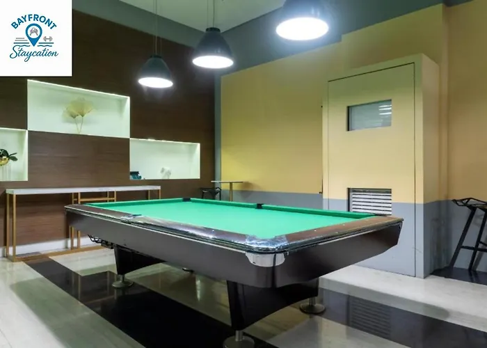 Bay Sunset With Balcony, Fast Wifi, Netflix, Pool, Gym & Sauna, Near Moa, Naia, Picc & Star City, Wfh Ready *