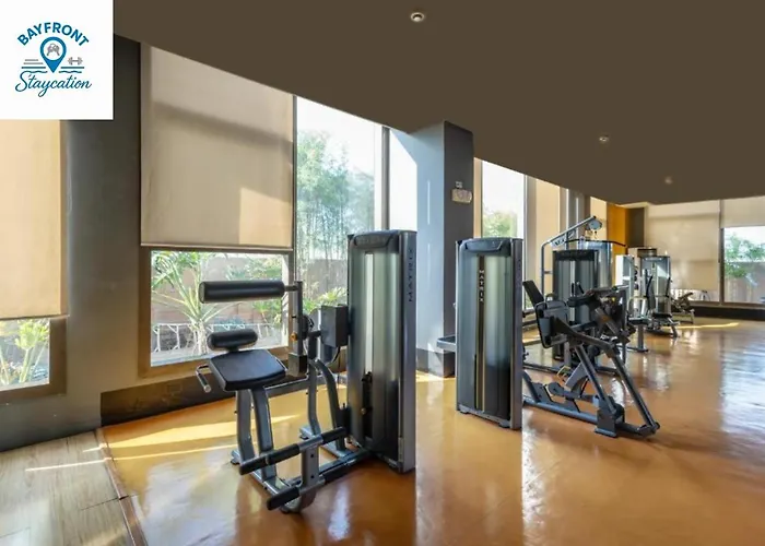 Apartamento Sunset View With Balcony At The Radiance Bay, With Fast Wifi, Netflix, Pool, & Sauna, Near Moa, Naia, Picc & Star City, Wfh Ready - Pet Friendly