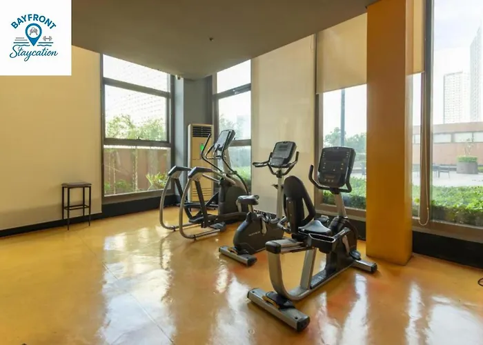 Bay Sunset With Balcony, Fast Wifi, Netflix, Pool, Gym & Sauna, Near Moa, Naia, Picc & Star City, Wfh Ready *