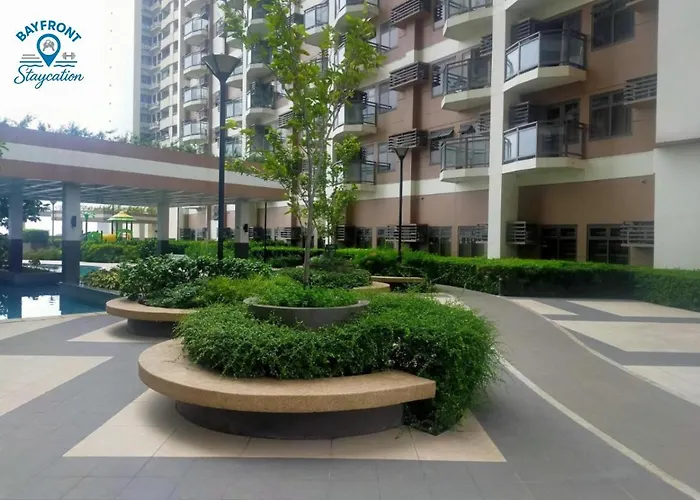 Sunset View With Balcony At The Radiance Bay, With Fast Wifi, Netflix, Pool, & Sauna, Near Moa, Naia, Picc & Star City, Wfh Ready - Pet Friendly *