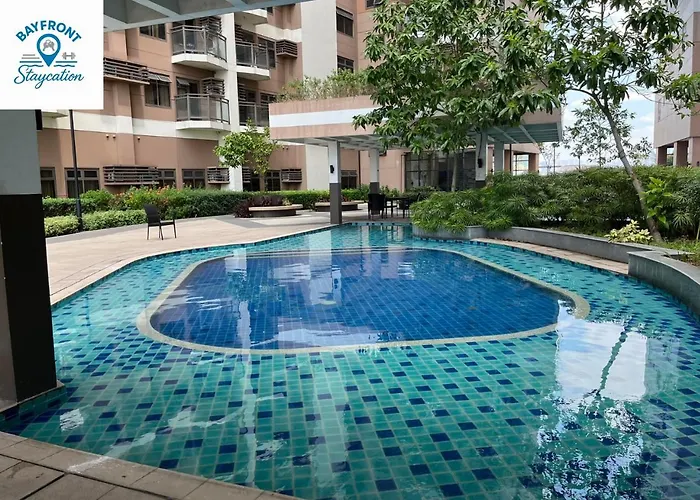 Apartment Bay Sunset With Balcony, Fast Wifi, Netflix, Pool, Gym & Sauna, Near Moa, Naia, Picc & Star City, Wfh Ready