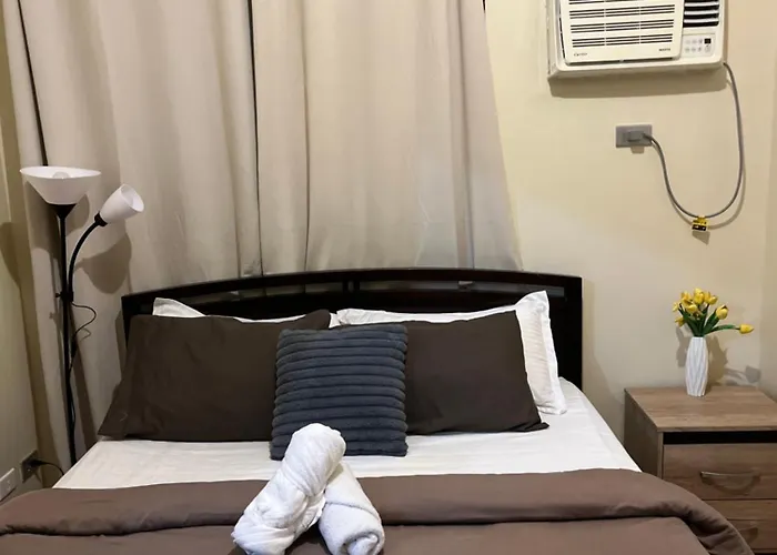 Sunset View With Balcony At The Radiance Bay, With Fast Wifi, Netflix, Pool, & Sauna, Near Moa, Naia, Picc & Star City, Wfh Ready - Pet Friendly * Manila