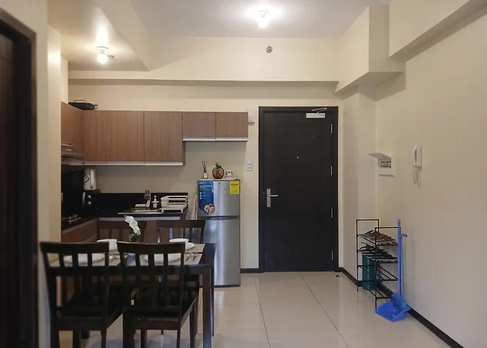 Apartment Bay Sunset With Balcony, Fast Wifi, Netflix, Pool, Gym & Sauna, Near Moa, Naia, Picc & Star City, Wfh Ready
