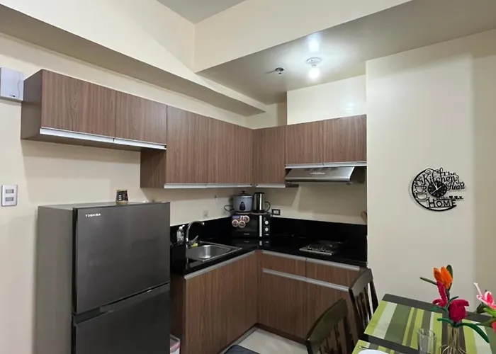 Bay Sunset With Balcony, Fast Wifi, Netflix, Pool, Gym & Sauna, Near Moa, Naia, Picc & Star City, Wfh Ready Apartment *