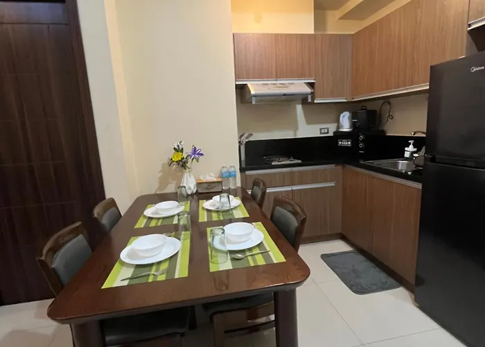 Sunset View With Balcony At The Radiance Bay, With Fast Wifi, Netflix, Pool, & Sauna, Near Moa, Naia, Picc & Star City, Wfh Ready - Pet Friendly Apartamento