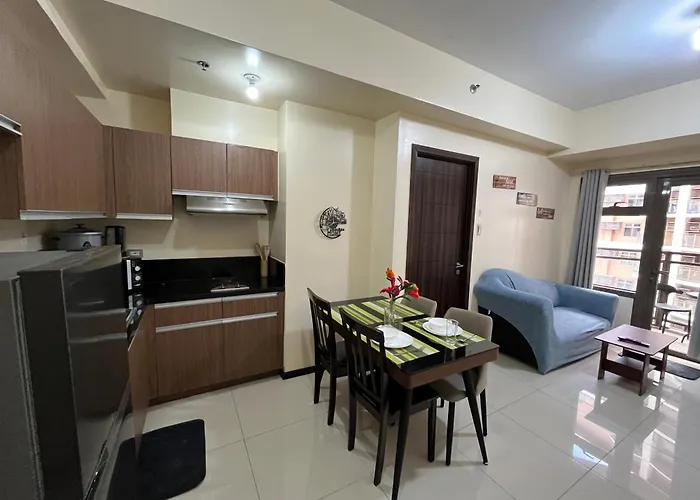 Sunset View With Balcony At The Radiance Bay, With Fast Wifi, Netflix, Pool, & Sauna, Near Moa, Naia, Picc & Star City, Wfh Ready - Pet Friendly * Manila