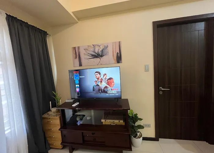 Bay Sunset With Balcony, Fast Wifi, Netflix, Pool, Gym & Sauna, Near Moa, Naia, Picc & Star City, Wfh Ready Apartment Manila