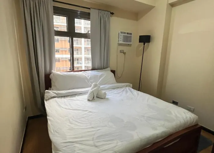 Apartamento Sunset View With Balcony At The Radiance Bay, With Fast Wifi, Netflix, Pool, & Sauna, Near Moa, Naia, Picc & Star City, Wfh Ready - Pet Friendly