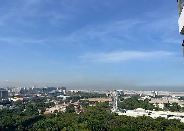 Apartamento Sunset View With Balcony At The Radiance Bay, With Fast Wifi, Netflix, Pool, & Sauna, Near Moa, Naia, Picc & Star City, Wfh Ready - Pet Friendly Manila