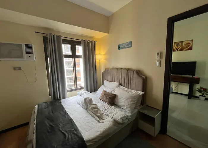 Sunset View With Balcony At The Radiance Bay, With Fast Wifi, Free Netflix, Pool, & Sauna, Near Moa, Naia Airport, Us Embassy, Picc & Star City, Wfh Ready - Pet Friendly Manila