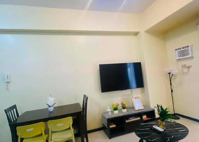 Apartment Sunset View With Balcony At The Radiance Bay, With Fast Wifi, Free Netflix, Pool, & Sauna, Near Moa, Naia Airport, Us Embassy, Picc & Star City, Wfh Ready - Pet Friendly